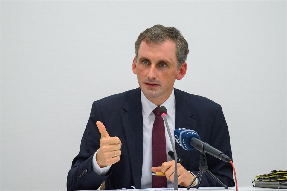 Noch ist er geschäftsführender Bildungsminister: Jan Riedel fasst wieder stärker Fuß in der Kommunalpolitik in Halle. (Archivbild)Klaus-Dietmar Gabbert/dpa