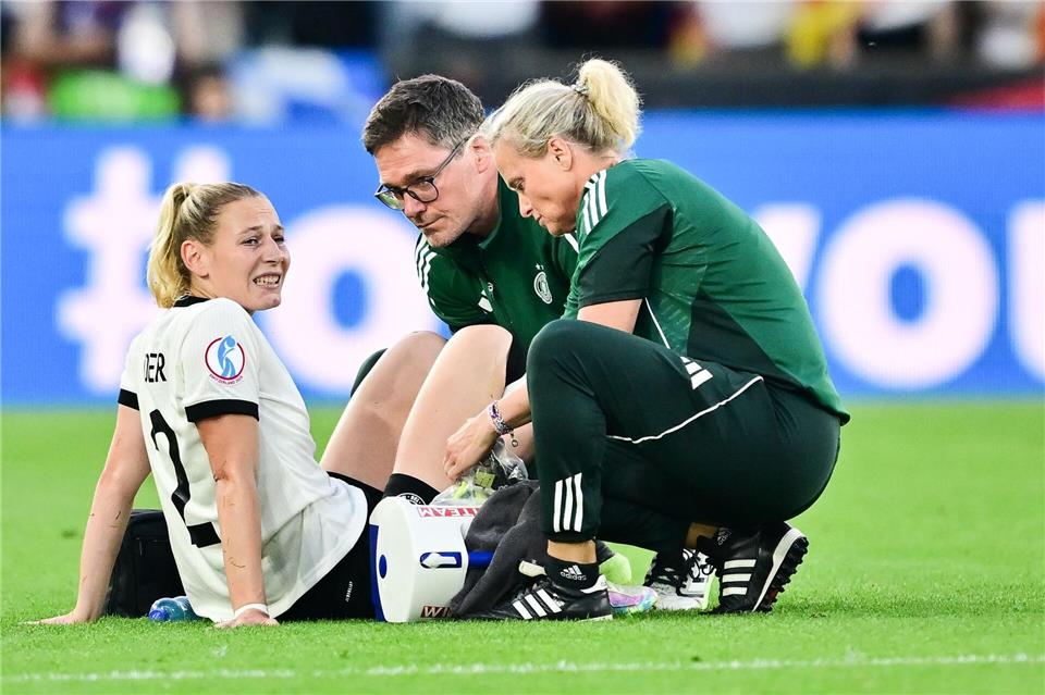 Noch nicht komplett fit: Wolfsburgs Sarai Linder, die im EM-Viertelfinale gegen Frankreich verletzt ausgewechselt worden war.Sebastian Christoph Gollnow/dpa