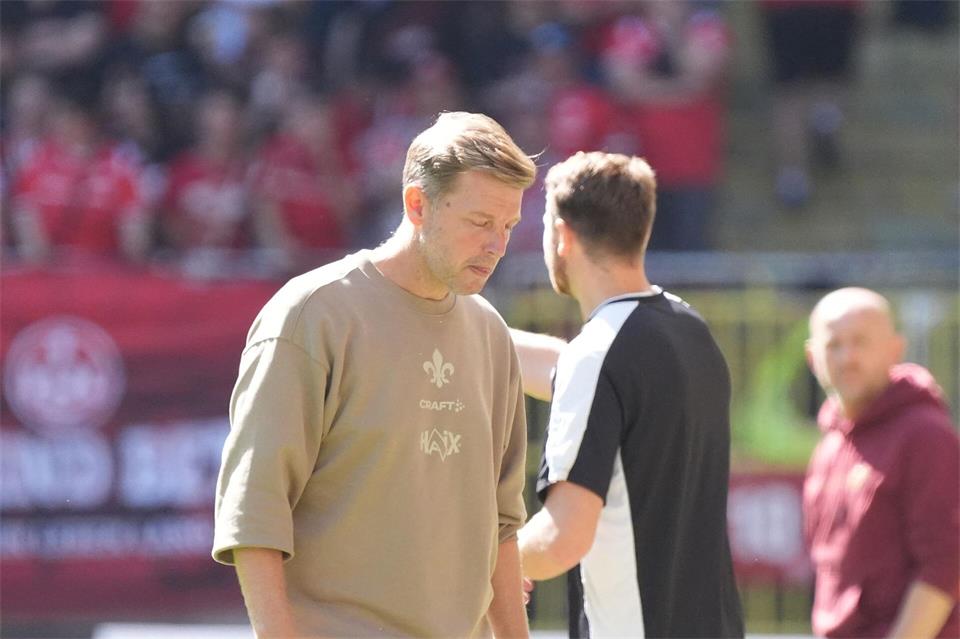 Noch sieglos in dieser Saison: Darmstadt-Coach Florian Kohfeldt. (Archivbild)Marc Schüler/dpa