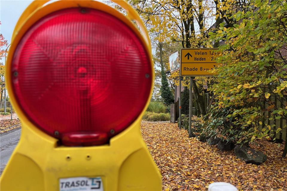 Noch sind die Engelrading-, Bahnhof- und Rhader Straße gesperrt. Straßen NRW rechnet mit einer Öffnung noch vor dem Weihnachtsmarkt bei Schulze Beikel.