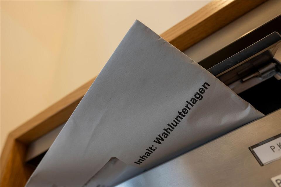 Noch sind viele Wähler in Bayern unentschlossen - bis zur Schließung der Wahllokale am 8. März um 18.00 Uhr ist auch noch etwas Zeit. (Symbolbild)Peter Kneffel/dpa