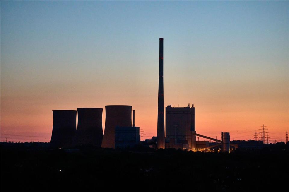 280-Meter-Schornstein von Kraftwerk wird gesprengt Noch steht er, der weithin sichtbare Schornstein des stillgelegten Steinkohleblocks am Gersteinwerk in Werne. (Archivbild)Bernd Thissen/dpa