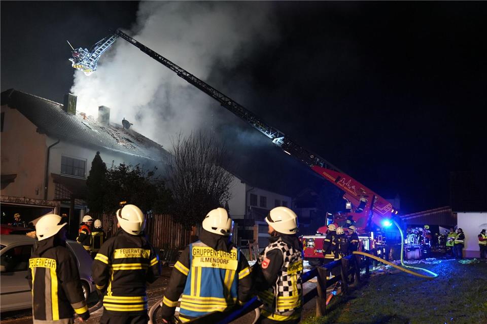 Noch während des Feuerwehreinsatzes wurde der 59 Jahre alte Bewohner vermisst.Ehsan Monajati/dpa