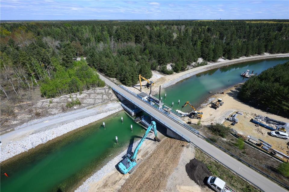 Noch wird an einigen Stellen im Lausitzer Seenland gebaut. Robert Michael/dpa