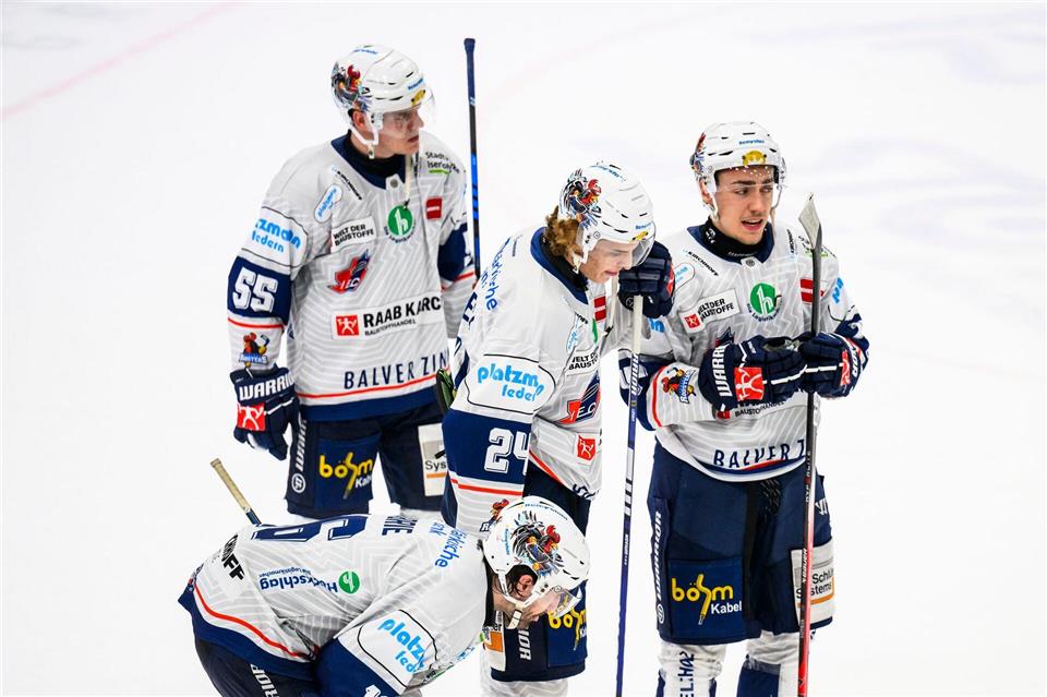 Noel Saffran (r) geht in der kommenden Saison für die Eisbären auf Torejagd. (Archivbild)Tom Weller/dpa