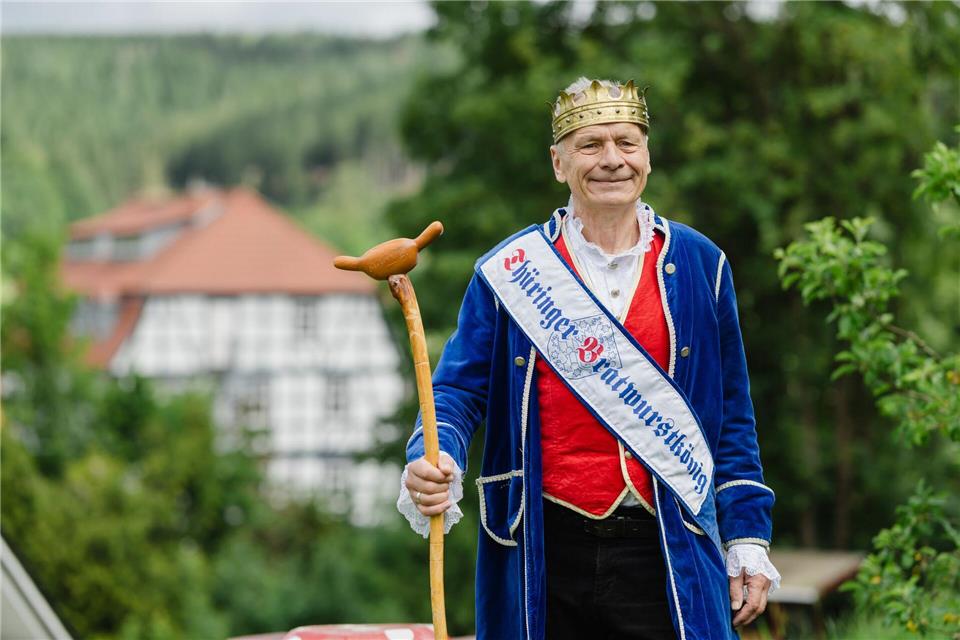 Norbert Abt ist seit acht Jahren Bratwurstkönig in Thüringen.Michael Reichel/dpa