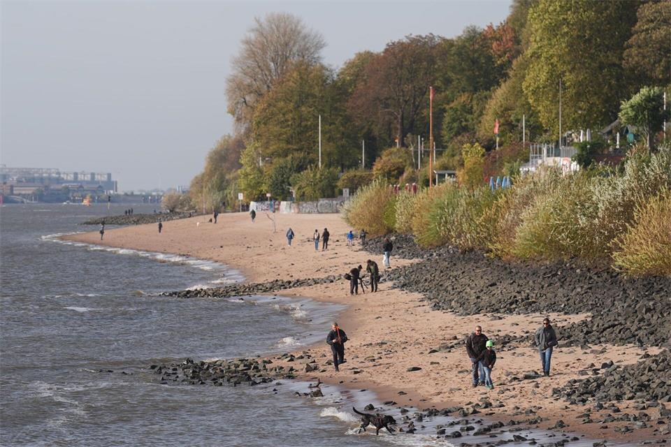Norddeutschland erwartet wechselhaftes Wetter mit teils stürmischen Böen. (Symbolbild)Marcus Brandt/dpa