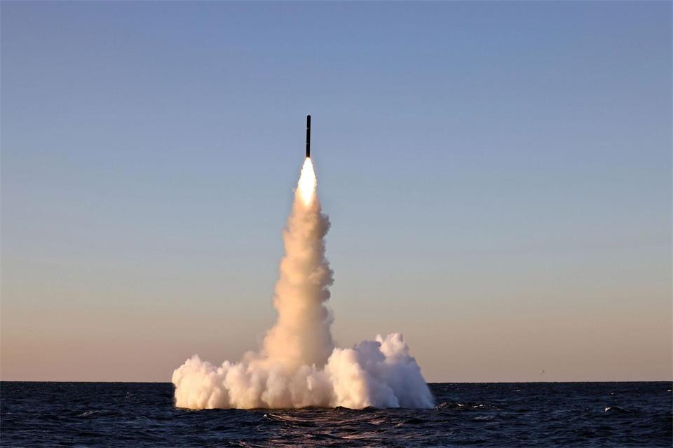 Nordkorea testete in den vergangenen Wochen immer wieder Raketen. Uncredited/KCNA via KNS via AP/dpa