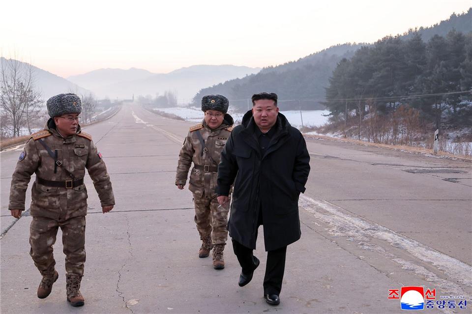 Nordkorea wird wegen des von Machthaber Kim Jong Un geförderten Atomwaffenprogramm mit weitreichenden UN-Sanktionen belegt. (Archivbild)Uncredited/KCNA via KNS/AP/dpa