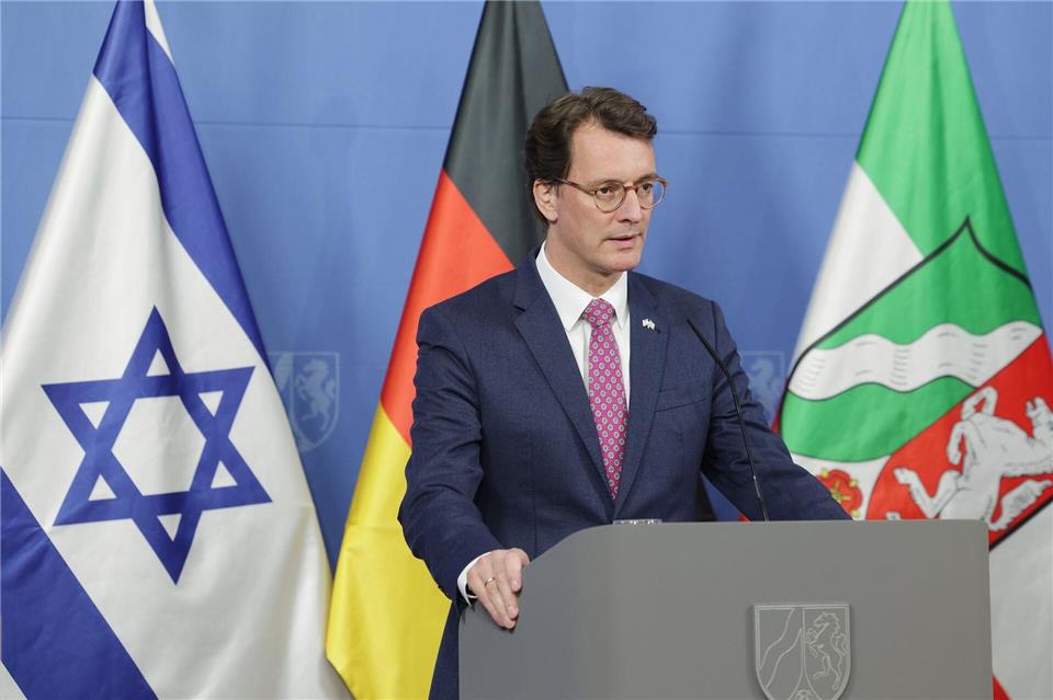 Nordrhein-Westfalen steht „unverrückbar“ an der Seite aller Jüdinnen und Juden, sagt Ministerpräsident Hendrik Wüst. (Archivbild)David Young/dpa