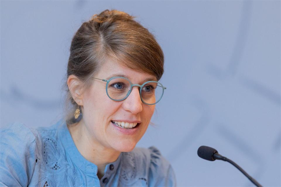 Nordrhein-Westfalens Familienministerin Verena Schäffer (Grüne) will jetzt stärker „Chancen-Kitas“ statt Familienzentren fördern. (Archivbild)Rolf Vennenbernd/dpa