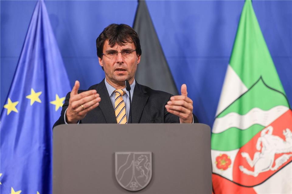 Nordrhein-Westfalens Finanzminister Marcus Optendrenk (CDU) legt dem Düsseldorfer Landtag seinen Etatentwurf für 2026 vor. (Archivbild)Oliver Berg/dpa