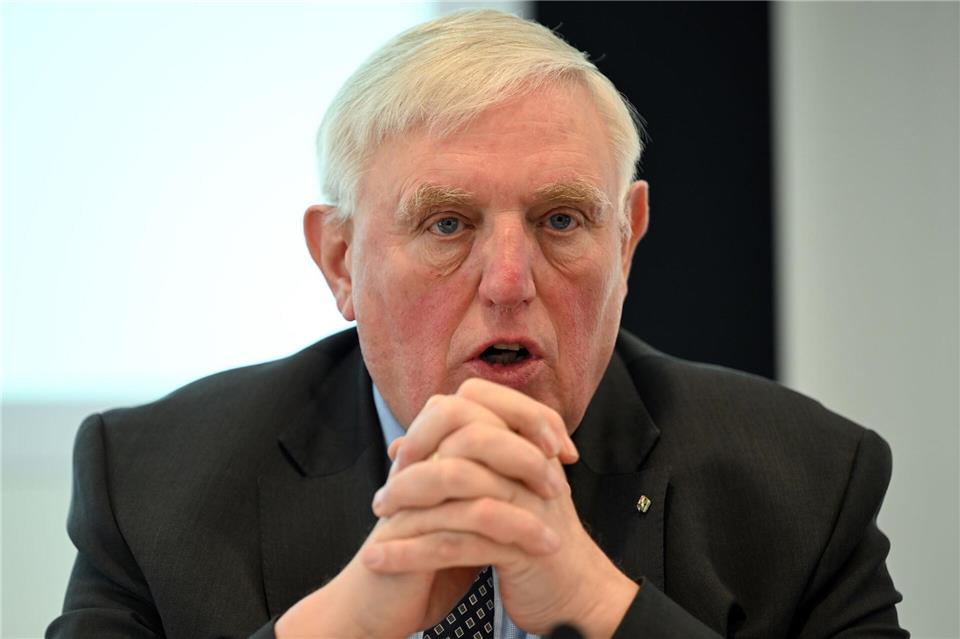 Nordrhein-Westfalens Gesundheitsminister Karl-Josef Laumann (CDU) will freigemeinnützige Kliniken, die für die Grundversorgung wichtig sind, schützen. (Archivbild)Federico Gambarini/dpa