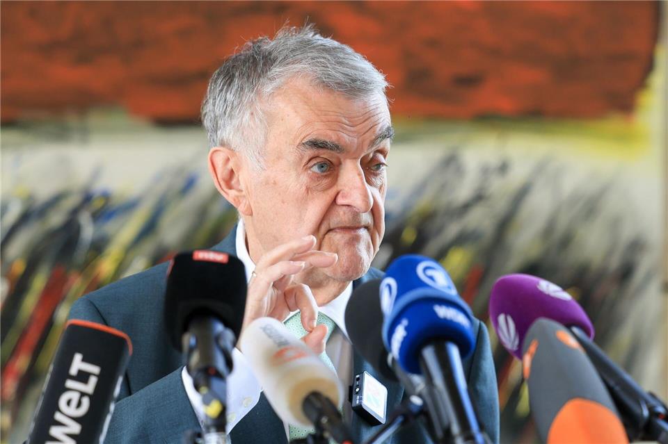 Nordrhein-Westfalens Innenminister Herbert Reul (CDU) sieht die Razzia als Erfolg. Christoph Reichwein/dpa