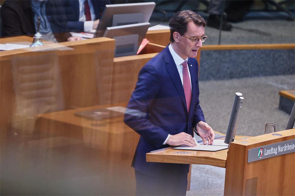 Nordrhein-Westfalens Ministerpräsident Hendrik Wüst (CDU) ist neuer Bundesratspräsident. (Archivbild)Oliver Berg/dpa