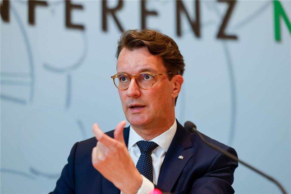 Nordrhein-Westfalens Ministerpräsident Hendrik Wüst (CDU) erinnert den Bund im Ringen um das geplante Steuerentlastungspaket an das Prinzip: „Wer bestellt, bezahlt.“ Thomas Banneyer/dpa