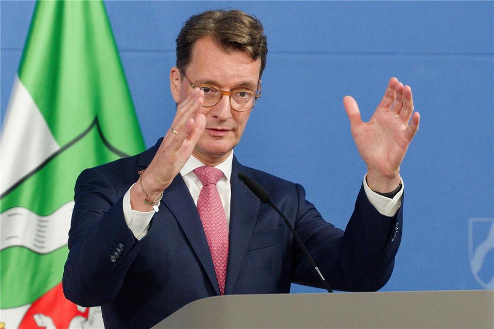Nordrhein-Westfalens Ministerpräsident Hendrik Wüst (CDU) stellte das größte Investitionspaket der Landesgeschichte vor. Henning Kaiser/dpa
