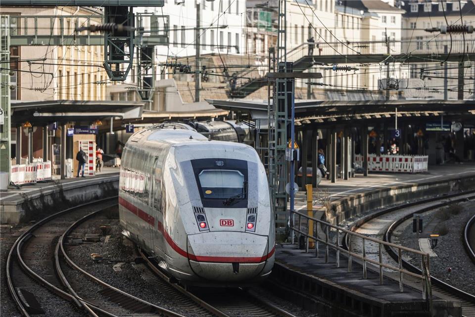 Normalerweise ist Wuppertal eine wichtige Verkehrsachse in NRW. (Archivbild)Oliver Berg/dpa