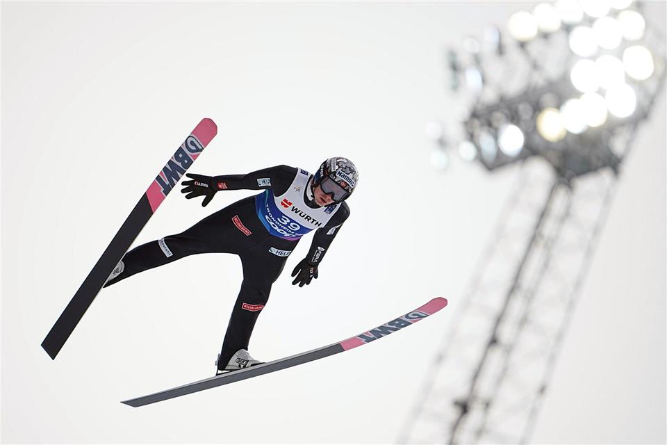 Norwegens Skispringer Marius Lindvik ist für drei Monate gesperrt worden. (Archivbild)Georg Hochmuth/APA/dpa
