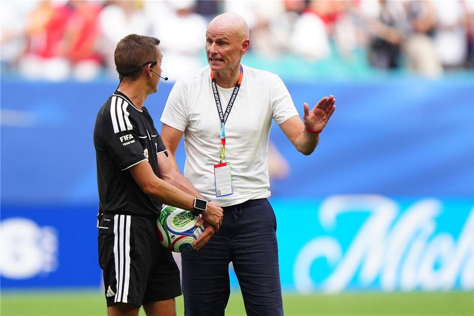 Norwegens Trainer Stale Solbakken (r.) hatte Redebedarf.Bradley Collyer/PA Wire/dpa
