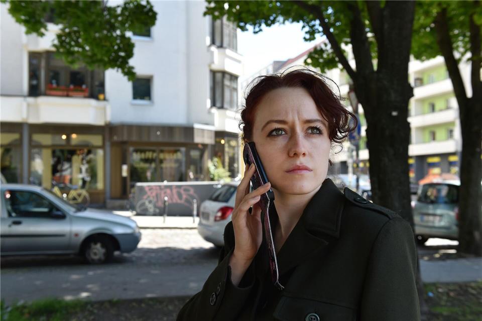 Straftat beobachtet? So verhalten sich Zeugen richtig Notruf wählen! Wer Zeuge einer Straftat wird, sollte umgehend Hilfe holen.Jens Kalaene/dpa-tmn