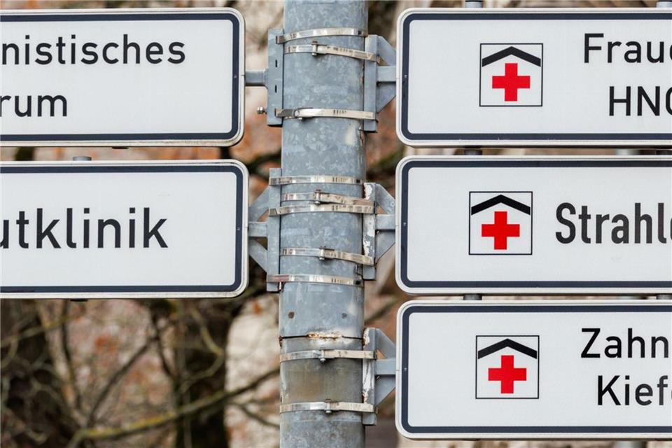 Notversorgung soll gewährleistet sein, geplante Operationen könnten verschoben werden. An Unikliniken soll in der kommenden Woche die Arbeit niedergelegt werden (Symbolbild)Daniel Karmann/dpa
