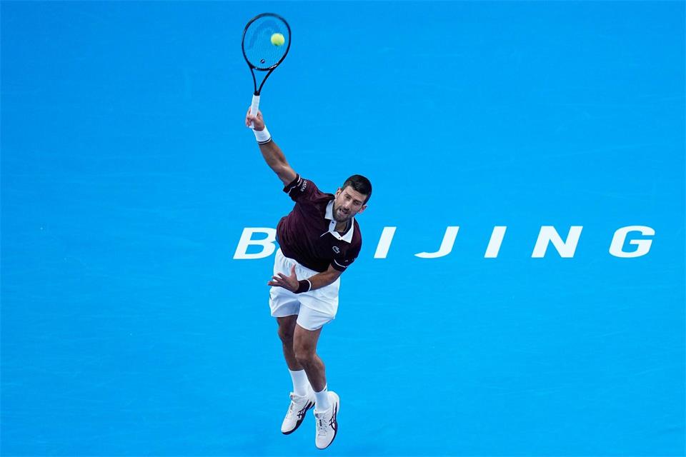 Novak Djokovic gewinnt das Finale in Peking.Andy Wong/AP/dpa