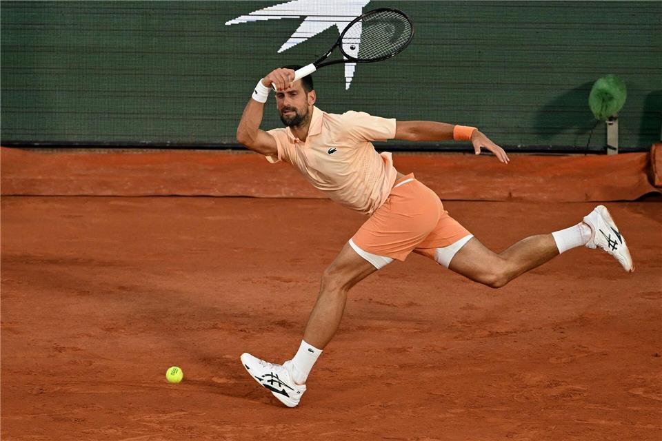 Novak Djokovic gewinnt in der ersten Runde der French Open. Emma Da Silva/AP/dpa