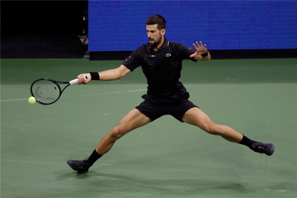 Novak Djokovic kämpfte sich mit einem Sieg gegen Taylor Fritz ins Halbfinale der US Open. Adam Hunger/AP/dpa