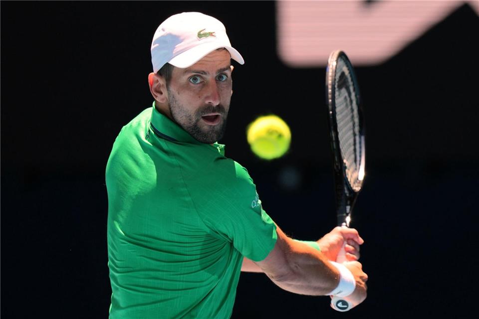 Novak Djokovic kann wegen der Verletzung seines nächsten Gegners Kräfte sparen.Aaron Favila/AP/dpa