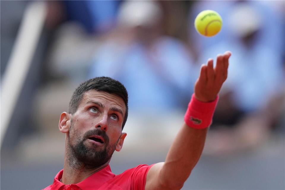 Novak Djokovic steht bei den French Open vor einem Duell mit Alexander Zverev.Thibault Camus/AP/dpa