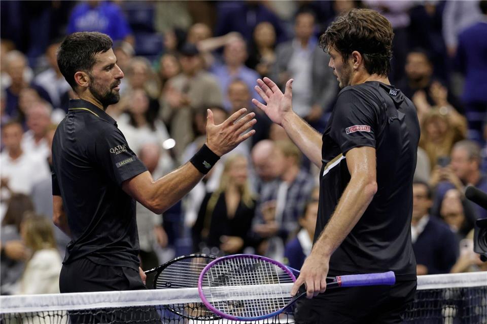 Novak Djokovic zog mit seinem Sieg gegen Taylor Fritz ins Halbfinale der US Open ein.Adam Hunger/AP/dpa