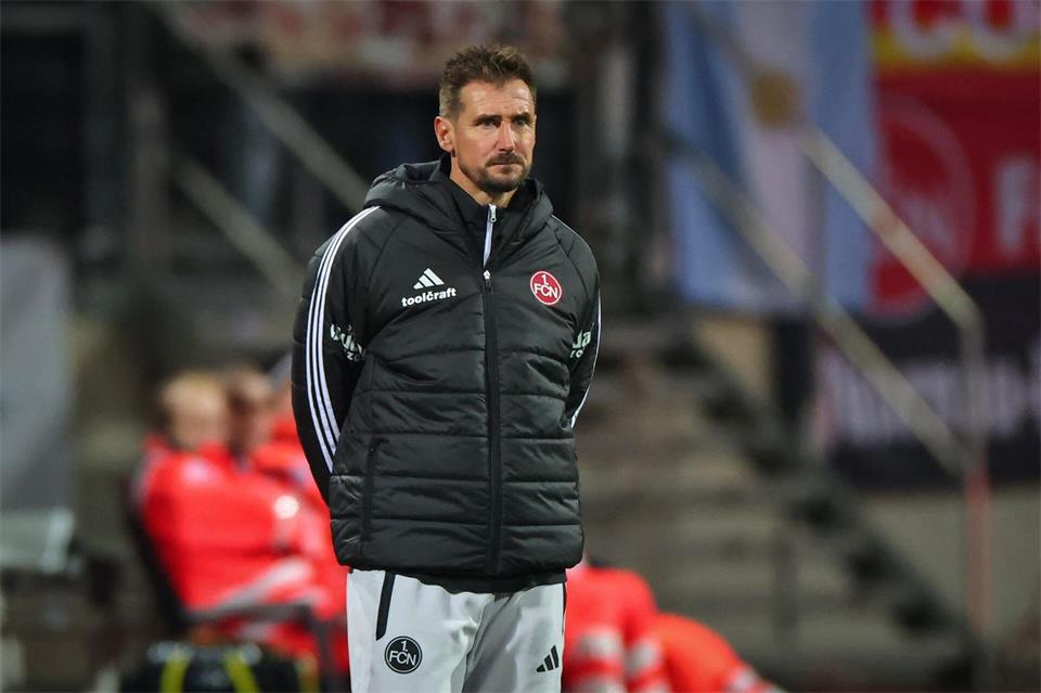 Nürnberg-Trainer Miroslav Klose glaubt an seine Offensive - auch ohne Toptorjäger Zoma.Daniel Karmann/dpa