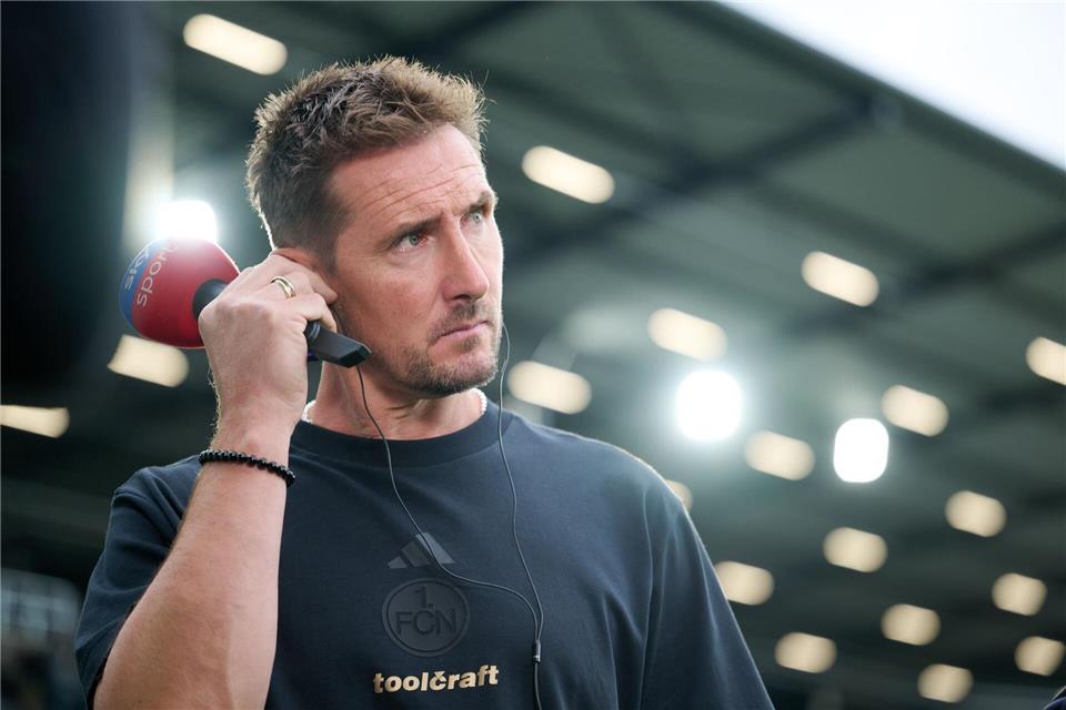 Nürnberg-Trainer Miroslav Klose sieht sich beim Zweitliga-Spiel gegen Paderborn nicht im Mittelpunkt. (Symbolbild)Bernd Thissen/dpa