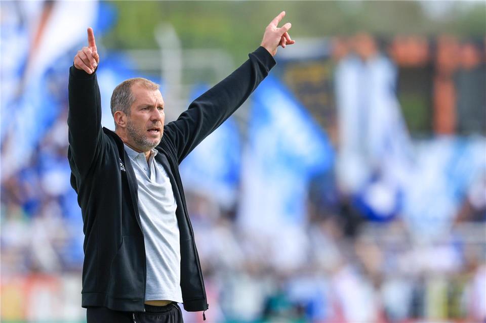 Nun geht es für Lok Leipzig im dritten Anlauf um den Drittliga-Aufstieg. Trainer Seitz ist einer der Erfolgsgaranten bei Lok. (Archivbild)Jan Woitas/dpa