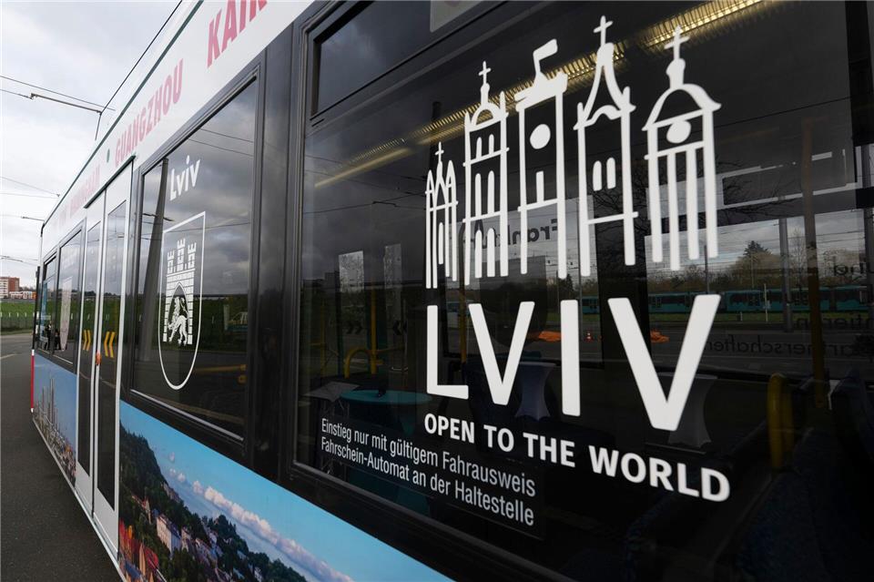 Nun ist die Partnerschaft zwischen Frankfurt und Lwiw auch im Straßenbild sichtbar.Boris Roessler/dpa