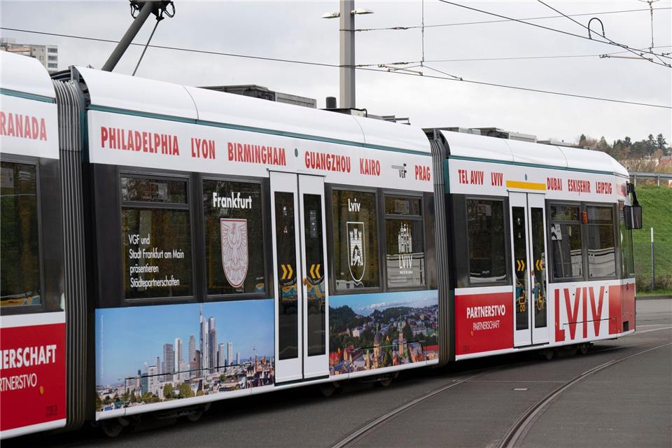 Nun ist die Partnerschaft zwischen Frankfurt und Lwiw auch im Straßenbild sichtbar.Boris Roessler/dpa