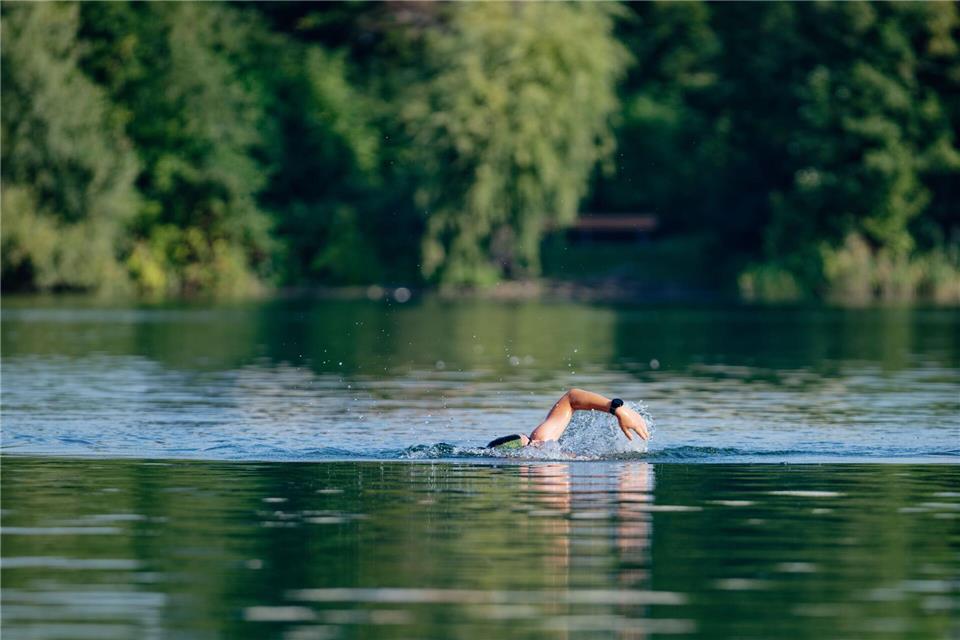 Nur an bewachten Badestränden in das Wasser zu gehen, ist eine Grundregel. (Symbolbild)Uwe Anspach/dpa