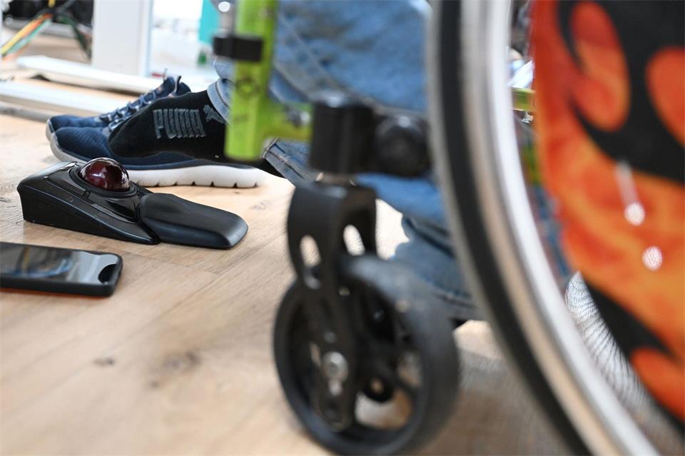 Nur bei 1,5 % der Betroffenen sind Unfälle oder Berufskrankheiten Ursache für die Schwerbehinderung. (Symbolbild)Angelika Warmuth/dpa