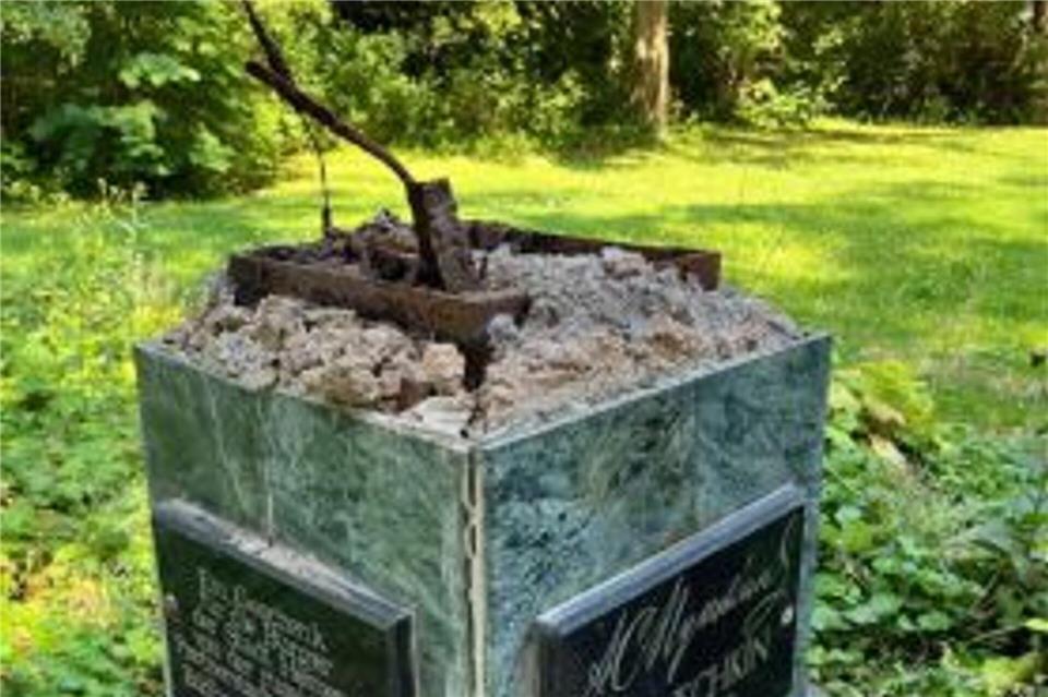 Nur der Sockel blieb zurück: In Hemer wurde ein Puschkin-Denkmal gestohlen. Moskau ist überhaupt nicht amused. (Handout)-/Polizei Märkischer Kreis/dpa