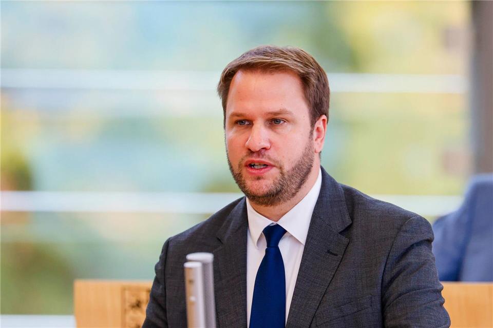 Landtag will Überprüfung der AfD Nur die FDP stimmte einem Antrag für ein gestaffeltes Verfahren zu einer verfassungsrechtlichen Überprüfung nicht zu. Frank Molter/dpa