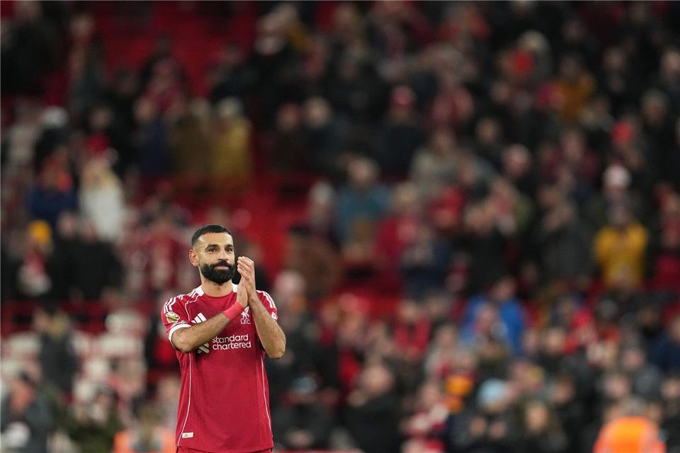Nur ein Dankeschön - oder schon ein Abschied? Mo Salah nach dem Liverpooler SiegJon Super/AP/dpa