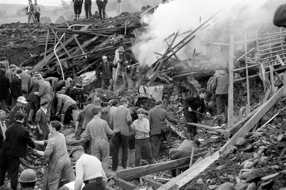 Nur fünf Kinder konnten lebend aus den Trümmern geborgen werden. (Archivbild)Press Association/PA Wire/dpa