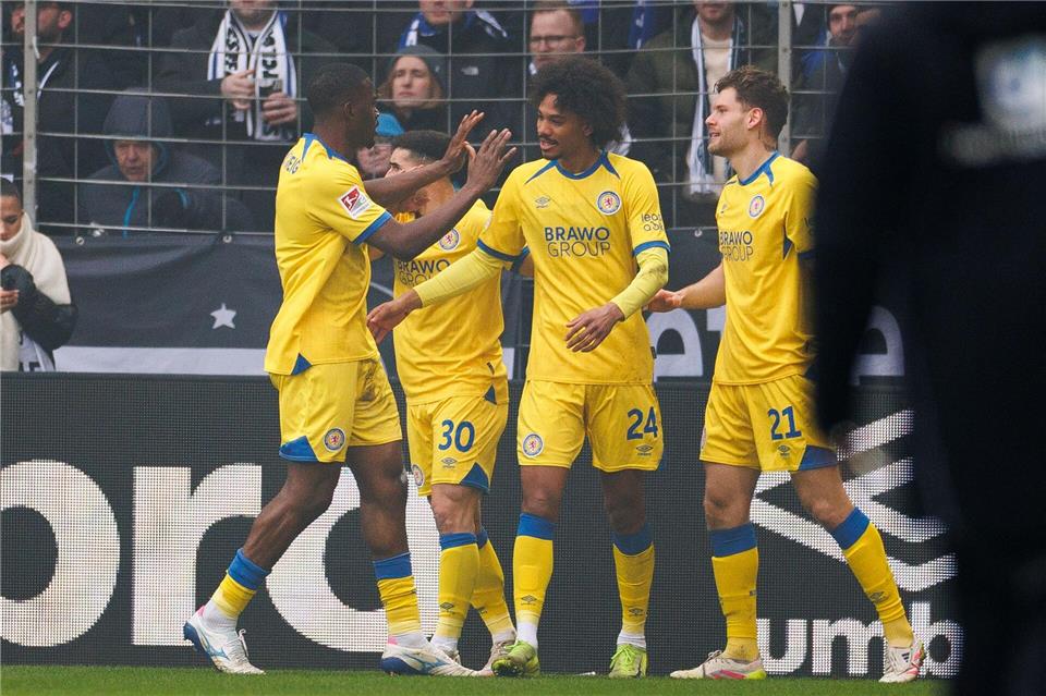 Nur kurz durften die Braunschweiger auf einen Sieg auf der Alm hoffen. Friso Gentsch/dpa