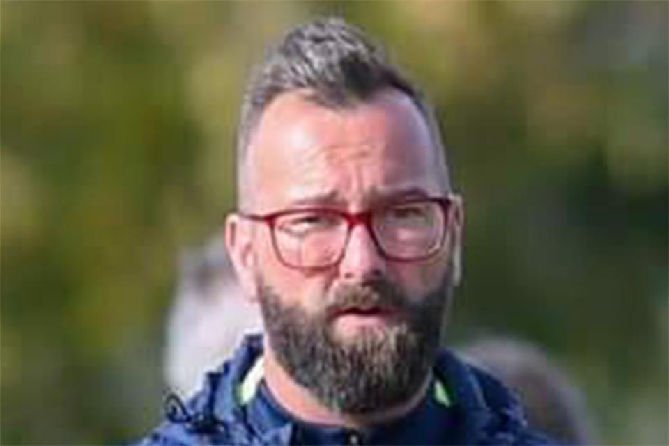 Nur mit einem extrem kurzen Intermezzo beim Bezirksligisten Weseke: Trainer Marc Bieniek.