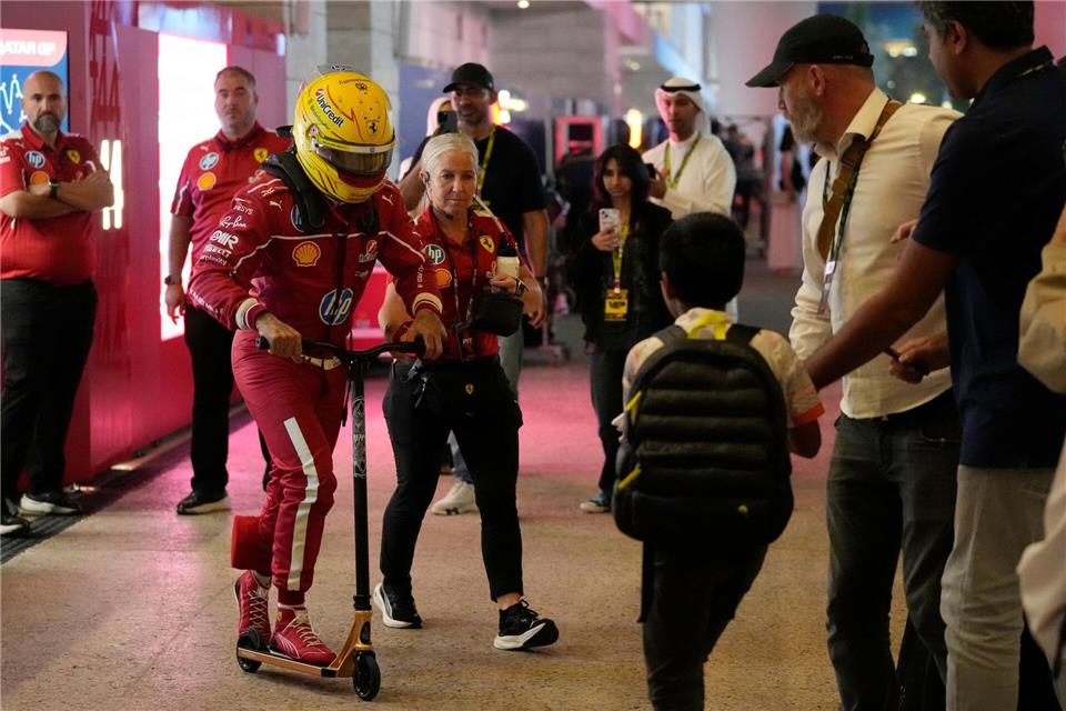 Nur noch ein Desaster: Lewis Hamilton und Ferrari.Darko Bandic/AP/dpa