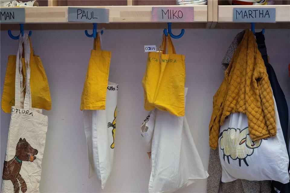 Nur sechs Prozent der Kitas in Rheinland-Pfalz verfügt laut einer Studie über die empfohlene Personalausstattung. (Symbolbild) Boris Roessler/dpa