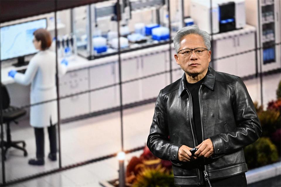 Nvidia-Chef Jensen Wang sieht Europa nicht auf der KI-Verliererstraße. Soeren Stache/dpa