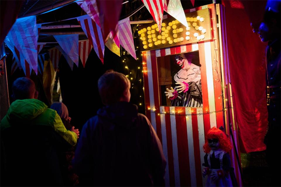Ob Geisterbahn oder Party – bei den Halloween-Veranstaltungen in Niedersachsen ist für jeden was dabei. Sina Schuldt/dpa