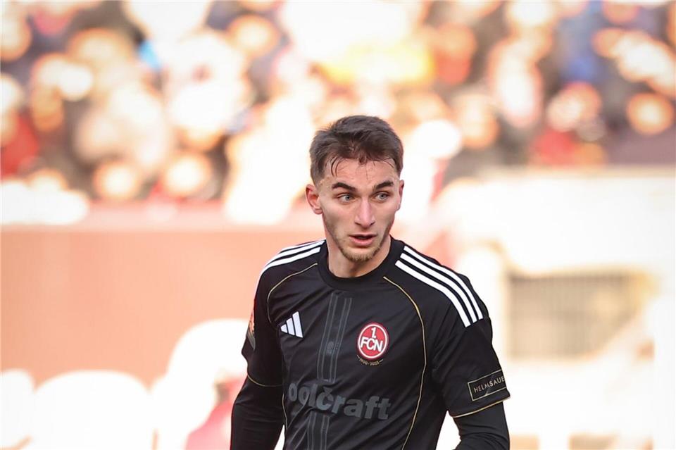 Ob Nürnbergs Mittelfeldspieler Adam Markhiev gegen Magdeburg spielen kann, ist noch unklar. (Archivbild)Daniel Karmann/dpa